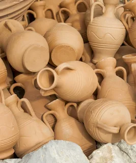 تصویر 3 از کوزه سفالی طرح‌ دار با نقش‌ های سنتی